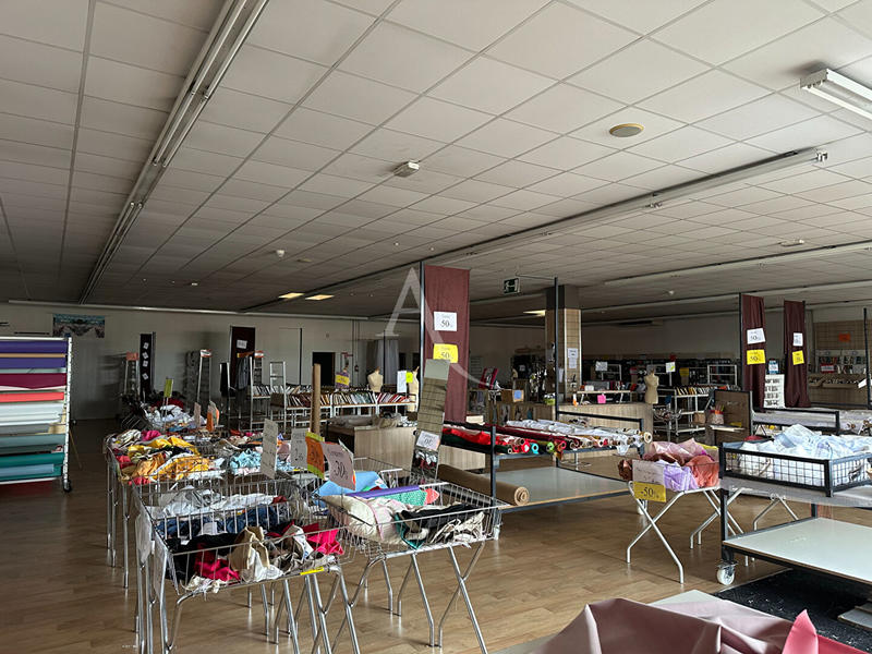 Local commercial - 666 m²