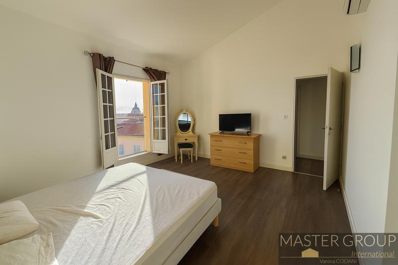 Triplex - 94 m² - 4 pièces