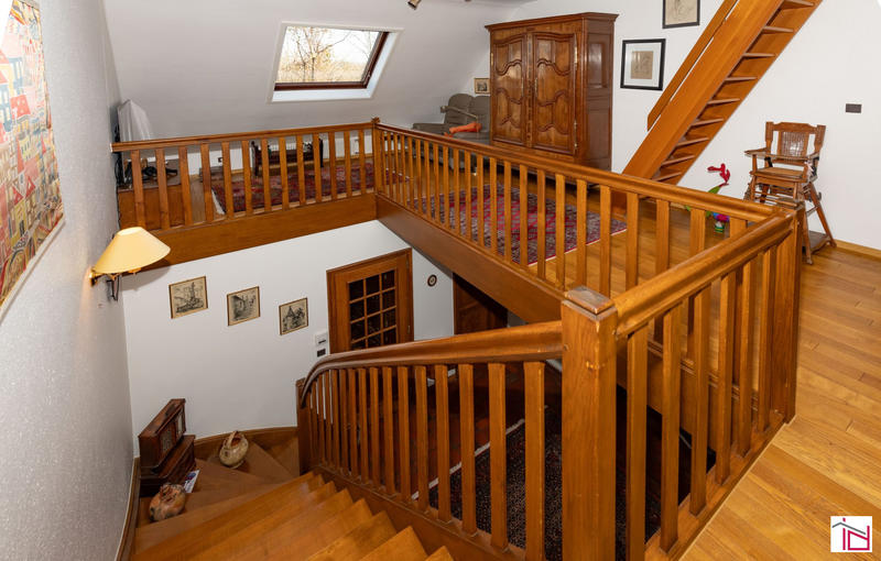 Maison - 210 m² - 7 pièces