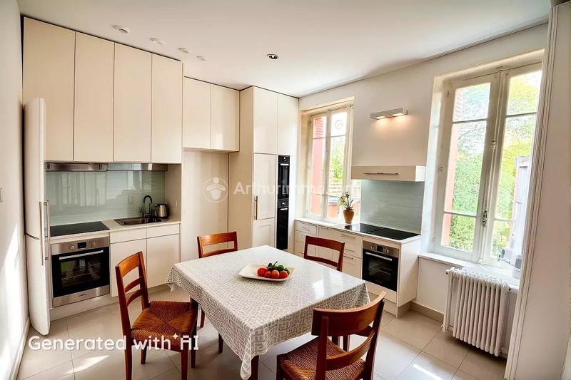 Maison - 210 m² - 7 pièces