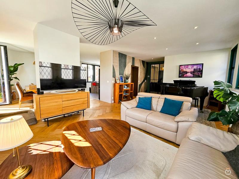 Maison - 311 m² - 10 pièces