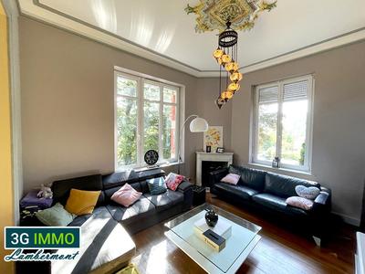 Maison - 258 m² - 12 pièces