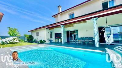 Maison - 210 m² - 7 pièces