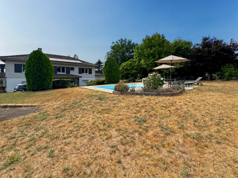 Maison - 250 m² - 8 pièces