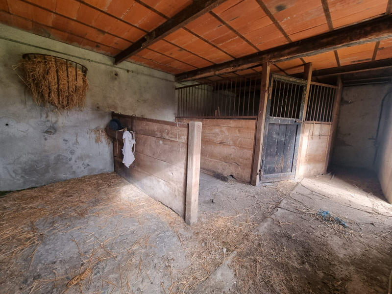 Parking / Garage - 235 m²