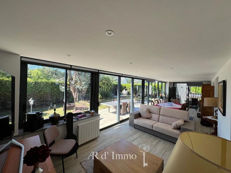 Propriété - 230 m² - 10 pièces