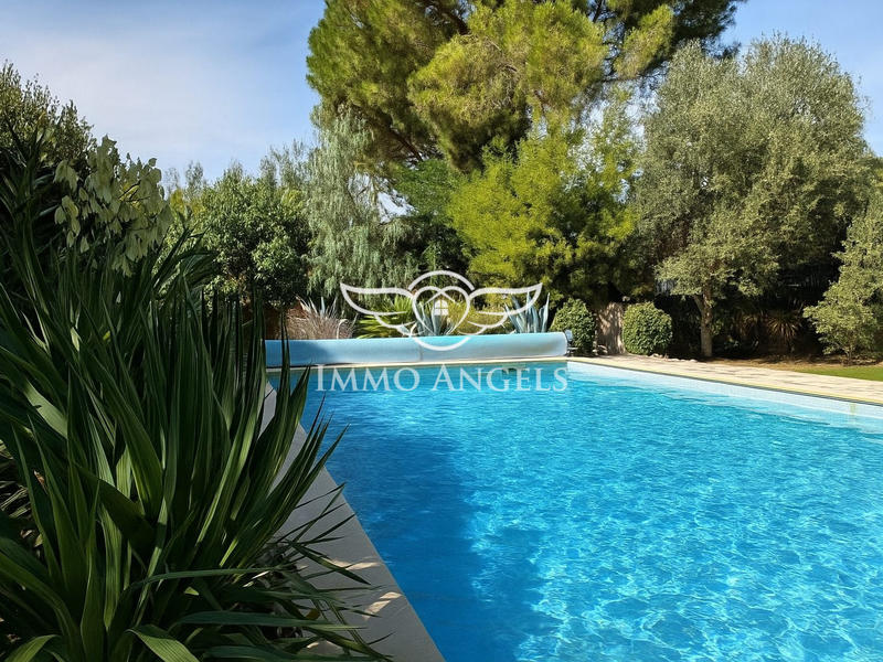 Maison - 255 m² - 10 pièces