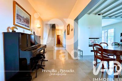 Maison - 279 m² - 9 pièces