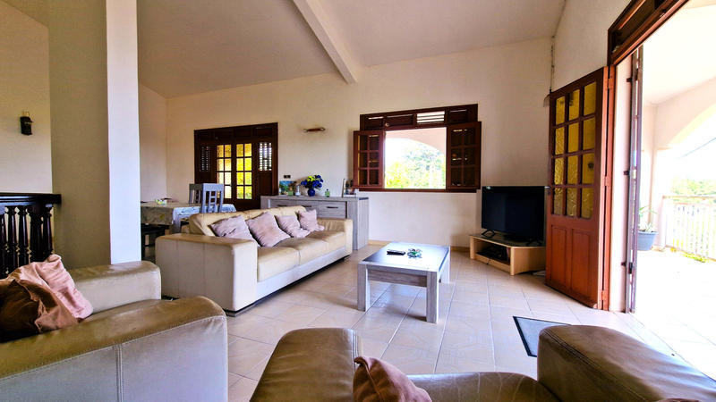 Maison - 238 m² - 9 pièces