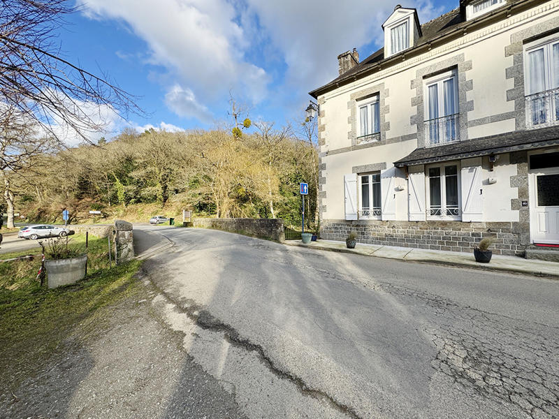 Maison - 245 m² - 9 pièces