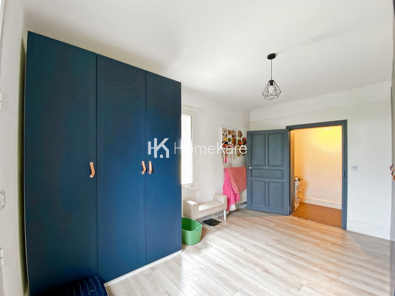 Maison - 240 m² - 7 pièces