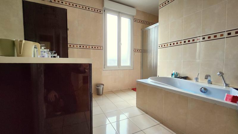 Maison - 142 m² - 6 pièces