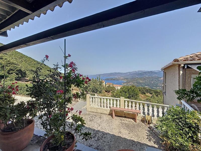 Villa - 300 m² - 5 pièces