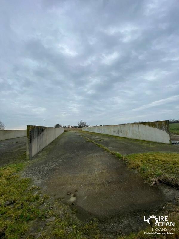 Entrepôt - 3 600 m²