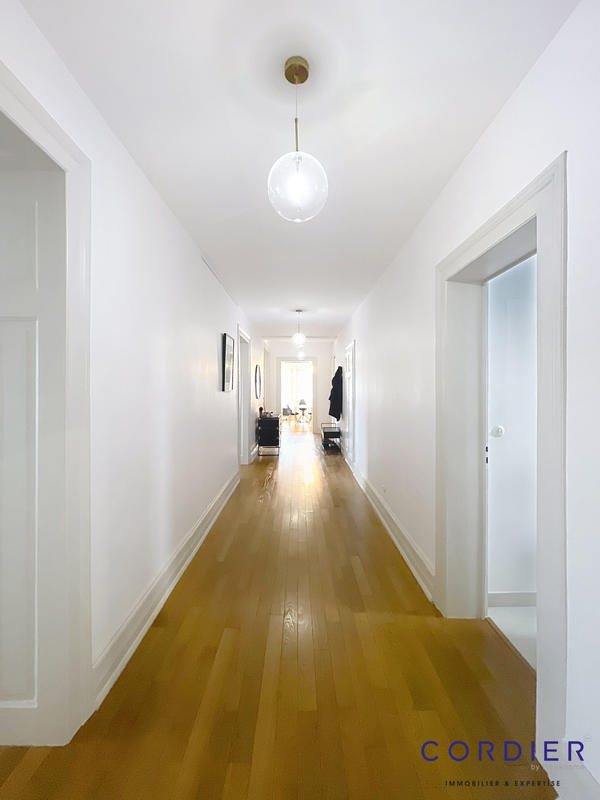 Appartement - 165 m² - 6 pièces