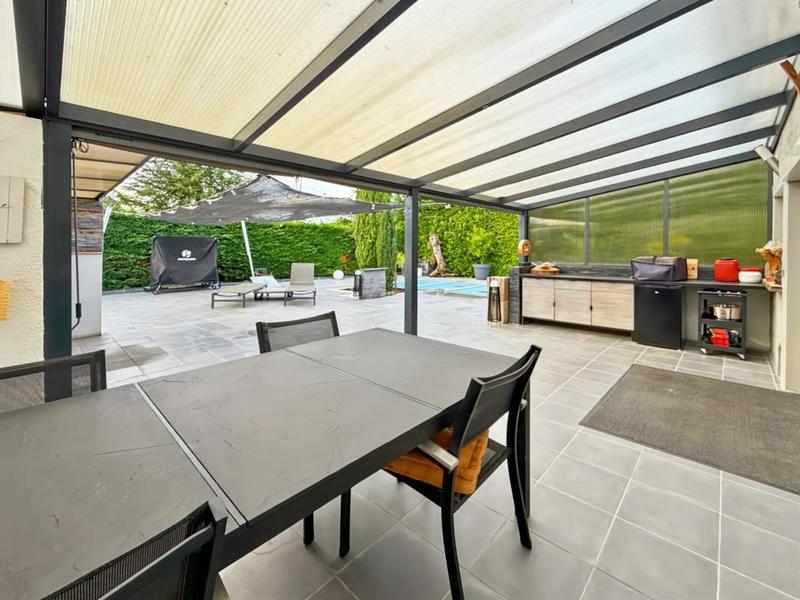 Maison - 230 m² - 6 pièces