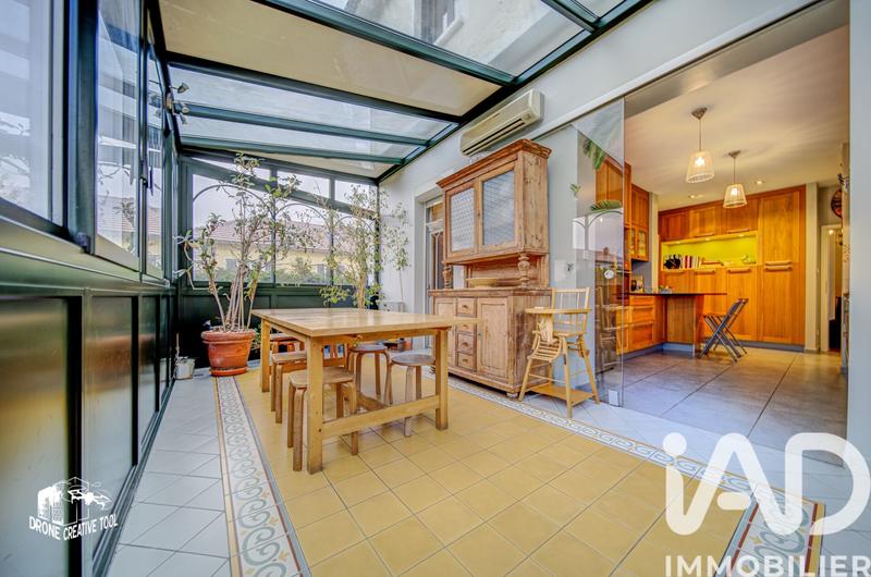 Maison - 212 m² - 9 pièces
