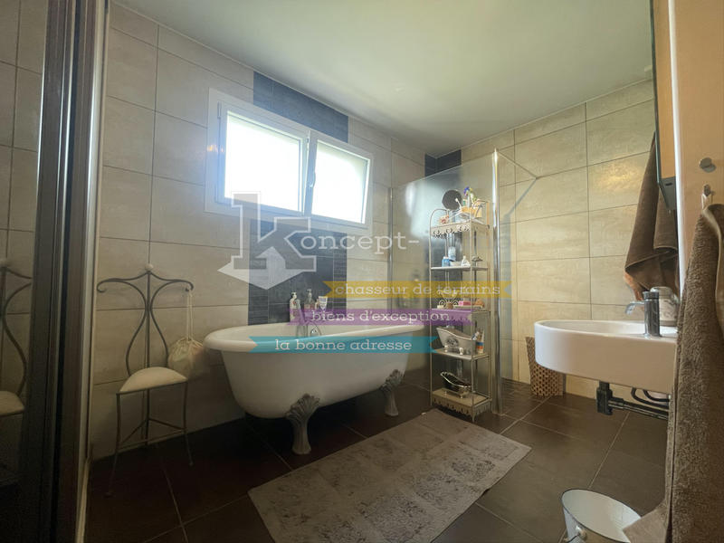 Pavillon - 211 m² - 9 pièces