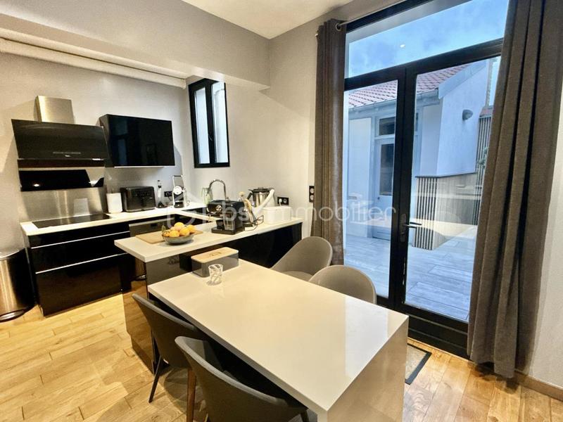 Demeure - 200 m² - 6 pièces