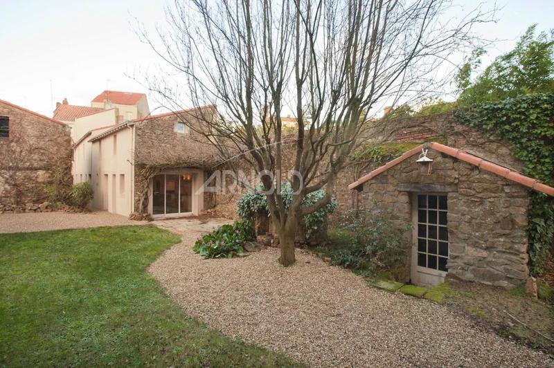 Maison - 236 m² - 10 pièces