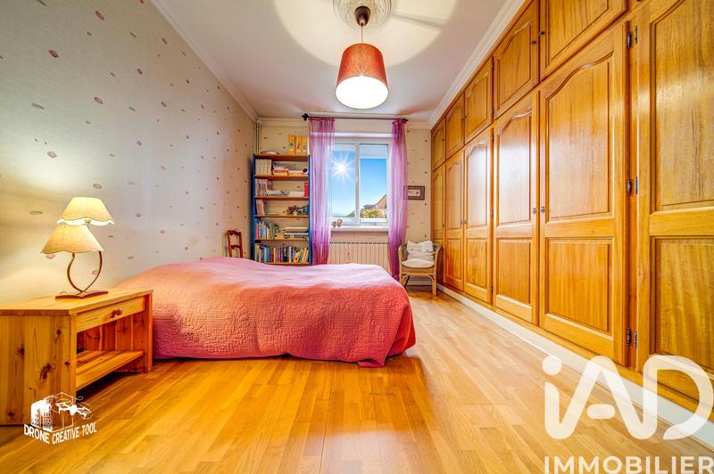 Maison - 212 m² - 10 pièces