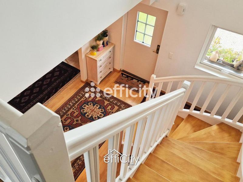 Maison - 232 m² - 8 pièces