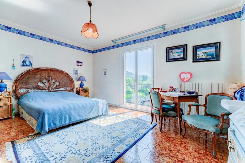 Maison - 298 m² - 10 pièces