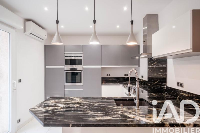 Maison - 217 m² - 9 pièces