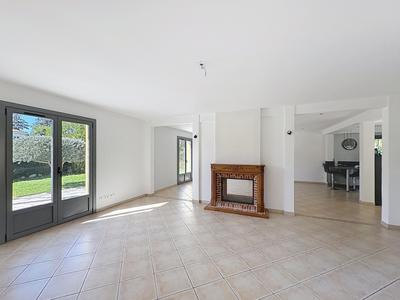 Villa - 240 m² - 8 pièces