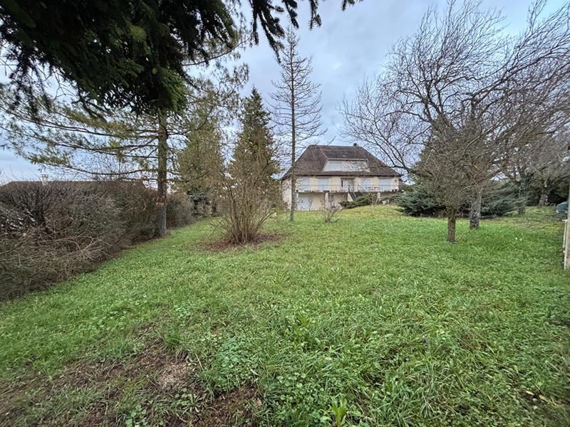 Maison - 285 m² - 11 pièces
