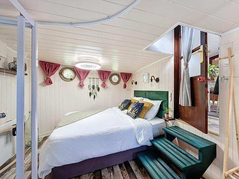 Péniche - 164 m² - 6 pièces