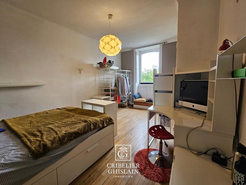 Appartement bourgeois - 190 m² - 7 pièces