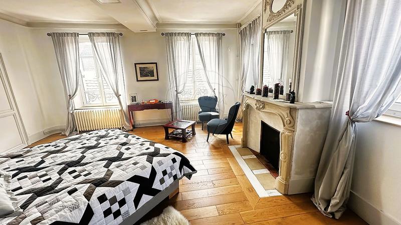 Maison - 203 m² - 7 pièces