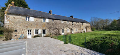 Maison - 240 m² - 7 pièces