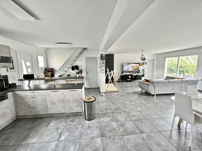 Maison - 198 m² - 7 pièces