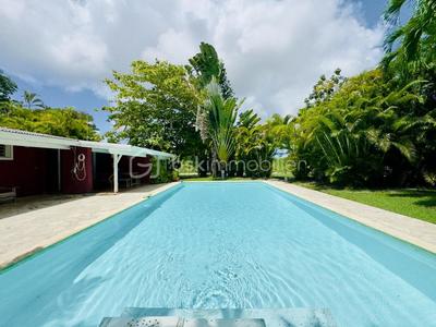 Maison - 226 m² - 4 pièces