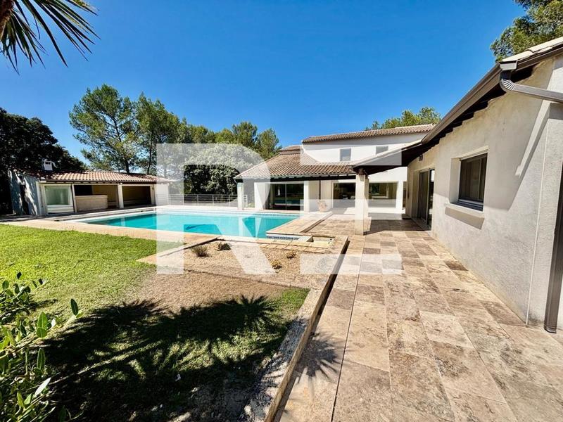 Villa - 357 m² - 9 pièces