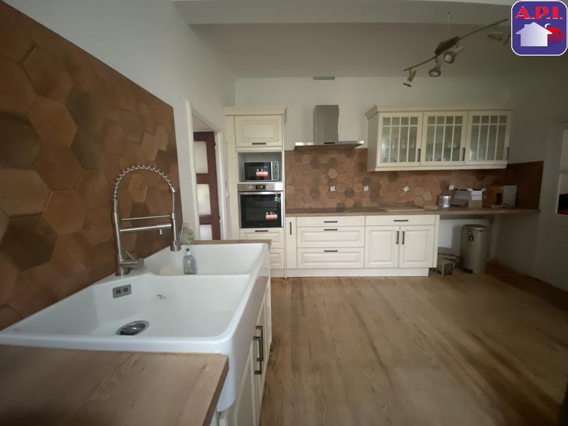 Maison - 250 m² - 8 pièces