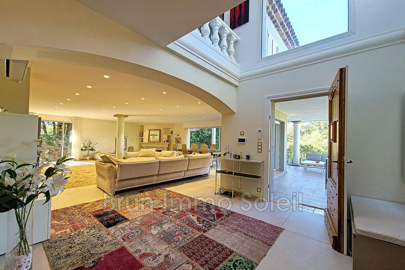 Propriété - 333 m² - 9 pièces