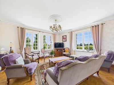 Maison - 206 m² - 8 pièces