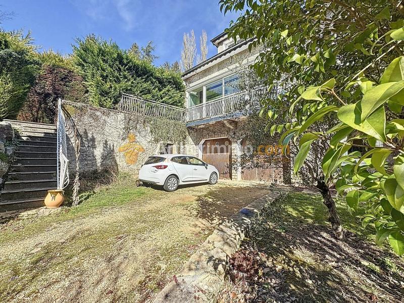 Maison - 285 m² - 8 pièces