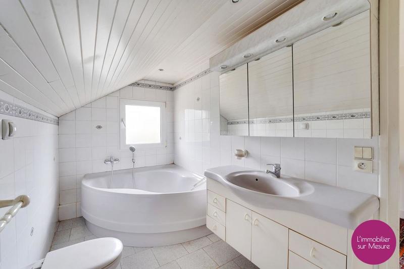 Maison - 215 m² - 8 pièces