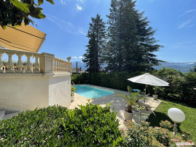 Villa - 249 m² - 9 pièces