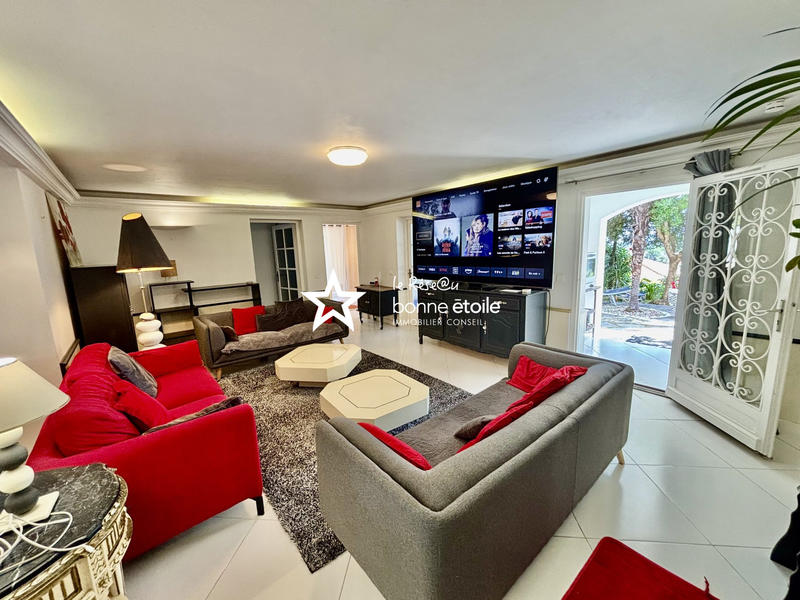 Maison - 250 m² - 8 pièces