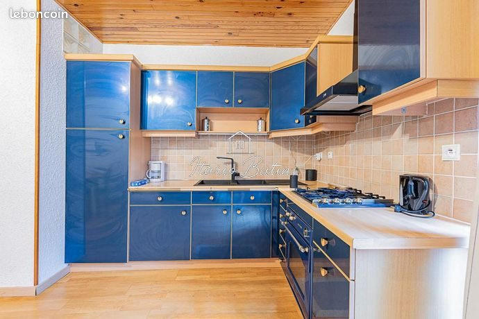 Maison - 238 m² - 9 pièces