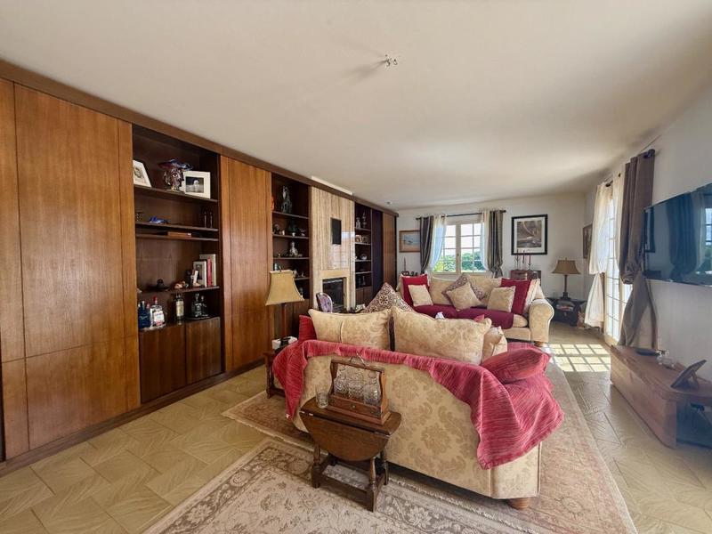 Propriété - 280 m² - 15 pièces