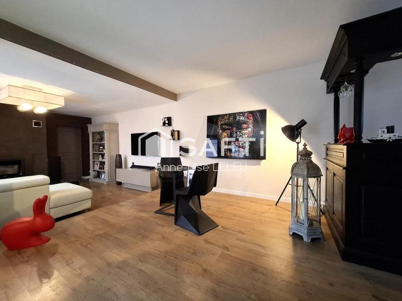 Maison - 210 m² - 6 pièces