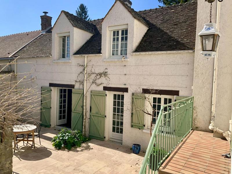 Maison - 240 m² - 9 pièces