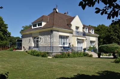 Demeure - 303 m² - 11 pièces