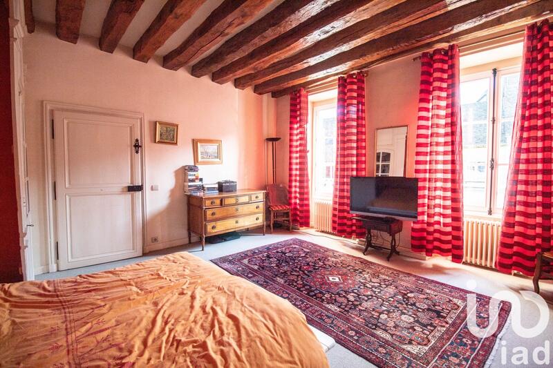 Maison - 285 m² - 9 pièces